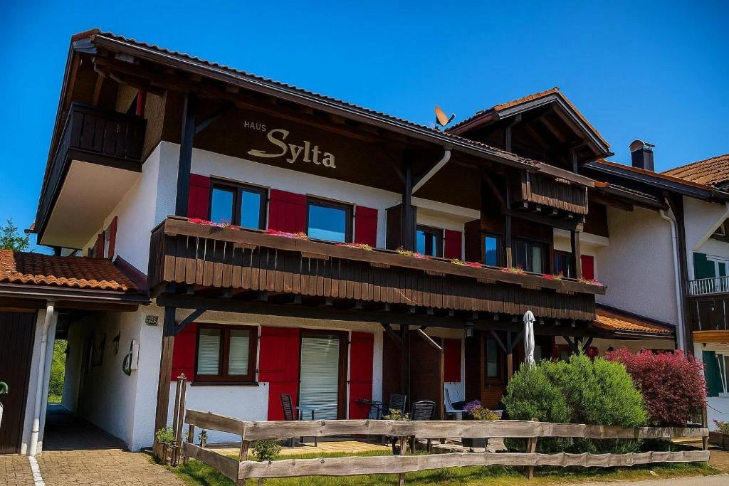 Ferienwohnungen "Haus Sylta" mit Bergblick und kostenlosem Hund 3