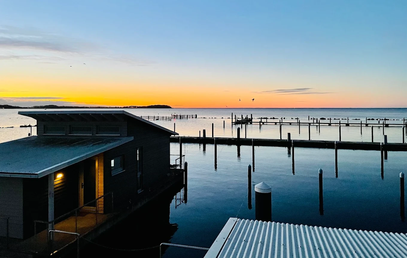 Schwimmendes Ferienhaus "Wasserferienwelt Rügen" auf dem Wasser 3