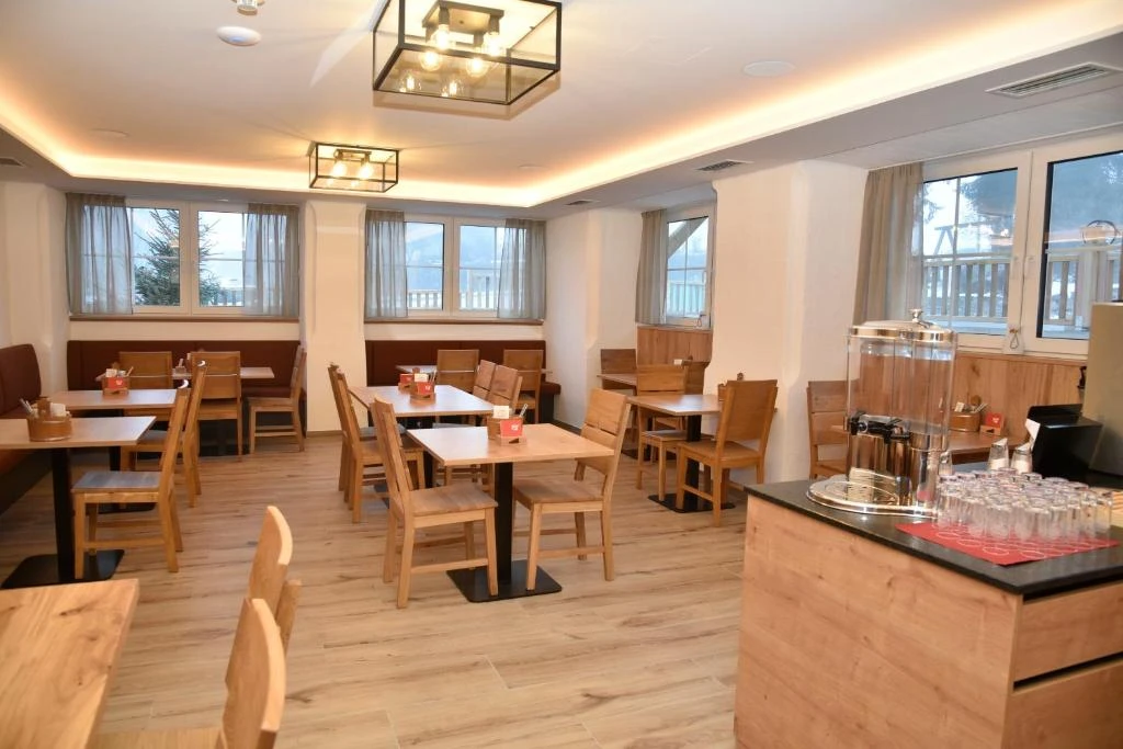 Berghotel "Katschbergstubn" mit Wanderwegen in Sankt Michael im Lungau 3